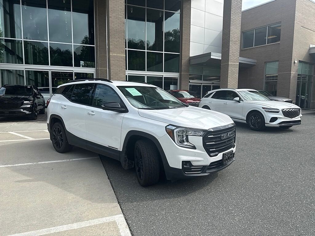 Used 2024 GMC Terrain SLT SUV