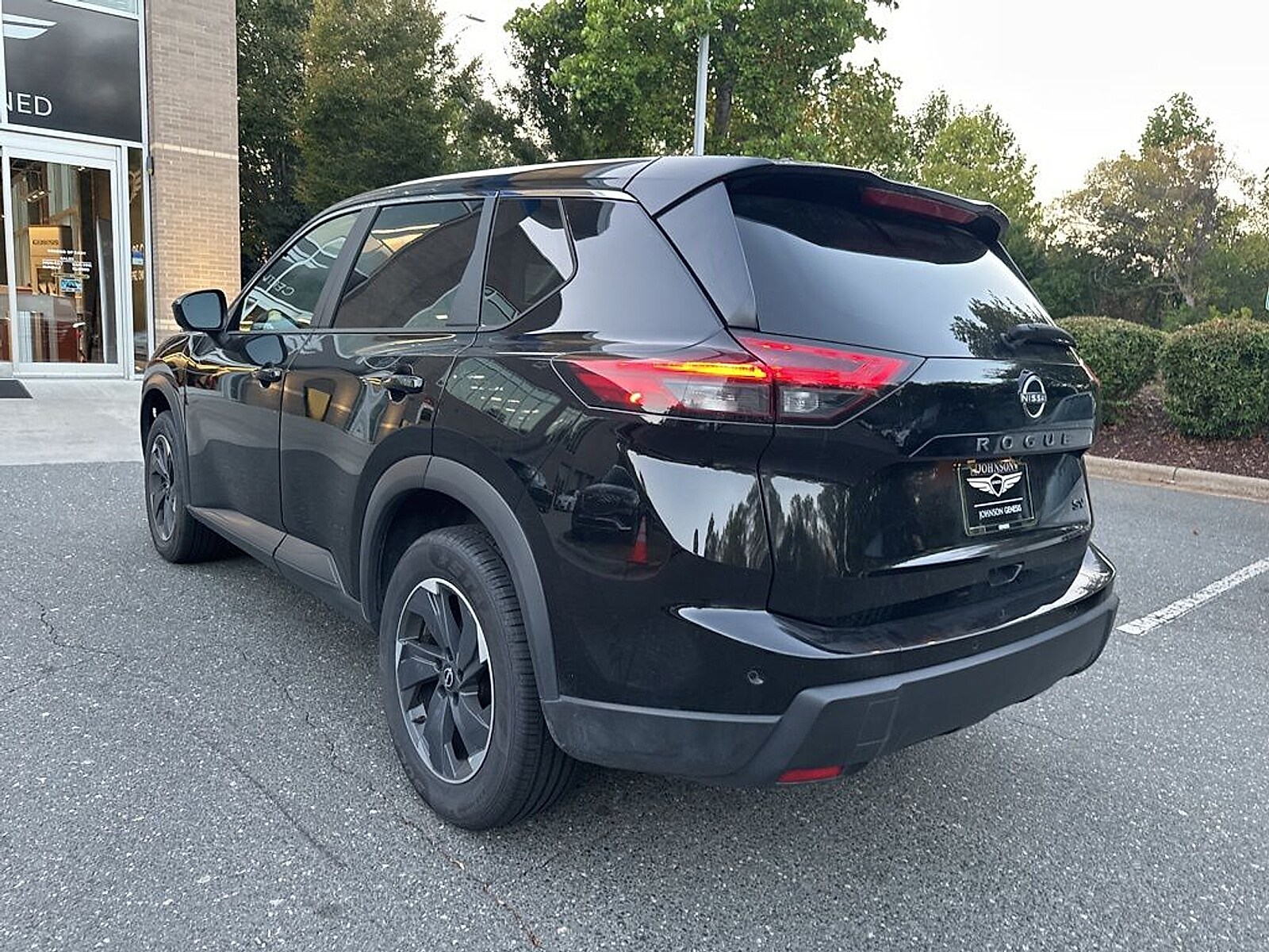 2024 Nissan Rogue SV photo 3