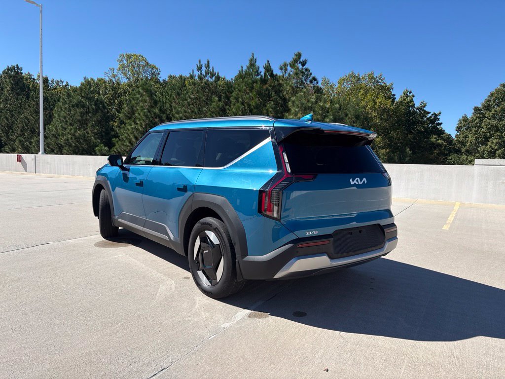 Used 2024 Kia EV9 Wind with VIN KNDAFFS53R6031008 for sale in Cary, NC