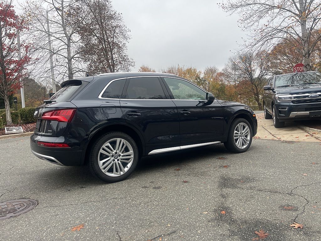2020 Audi Q5 45 Premium Plus photo 2