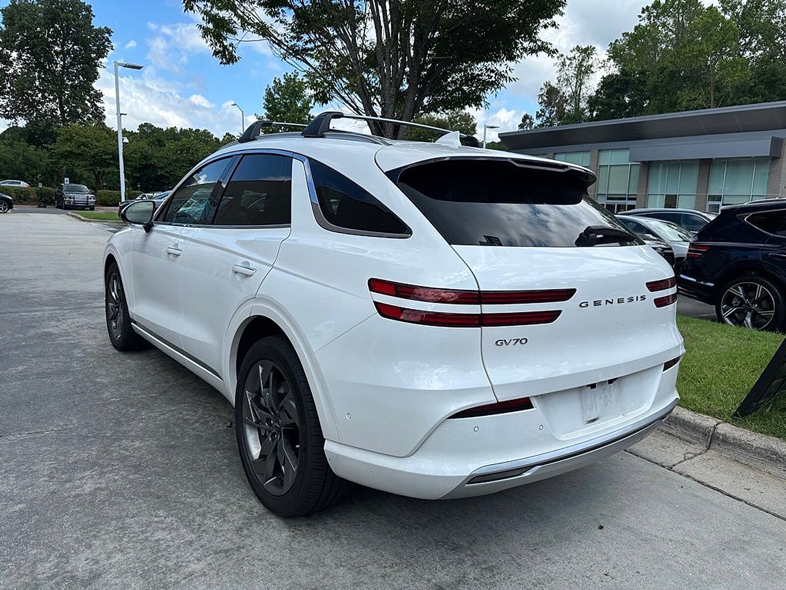 2024 Genesis Electrified GV70 Advanced photo 4