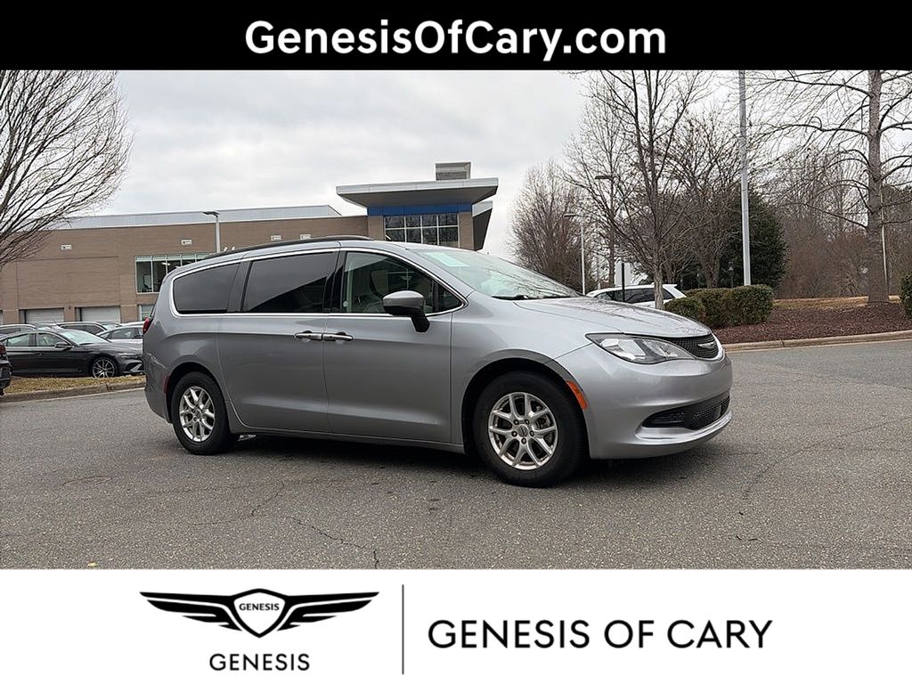 2021 Chrysler Voyager's photo