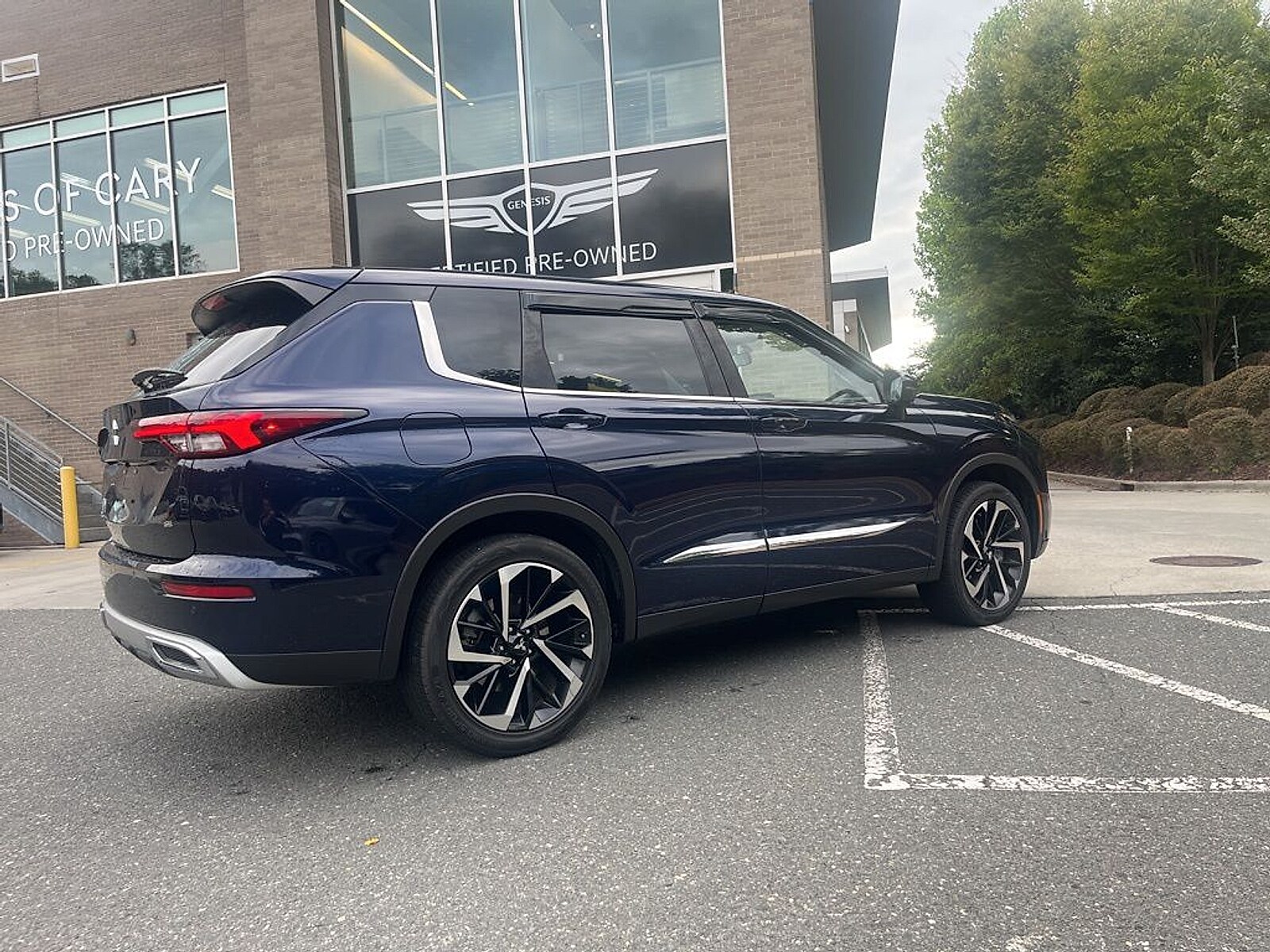2023 Mitsubishi Outlander SE photo 4