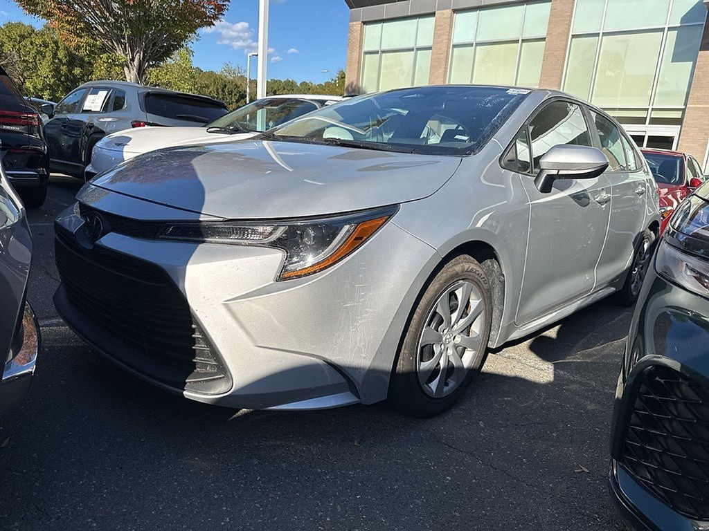 2023 Toyota Corolla LE photo 2