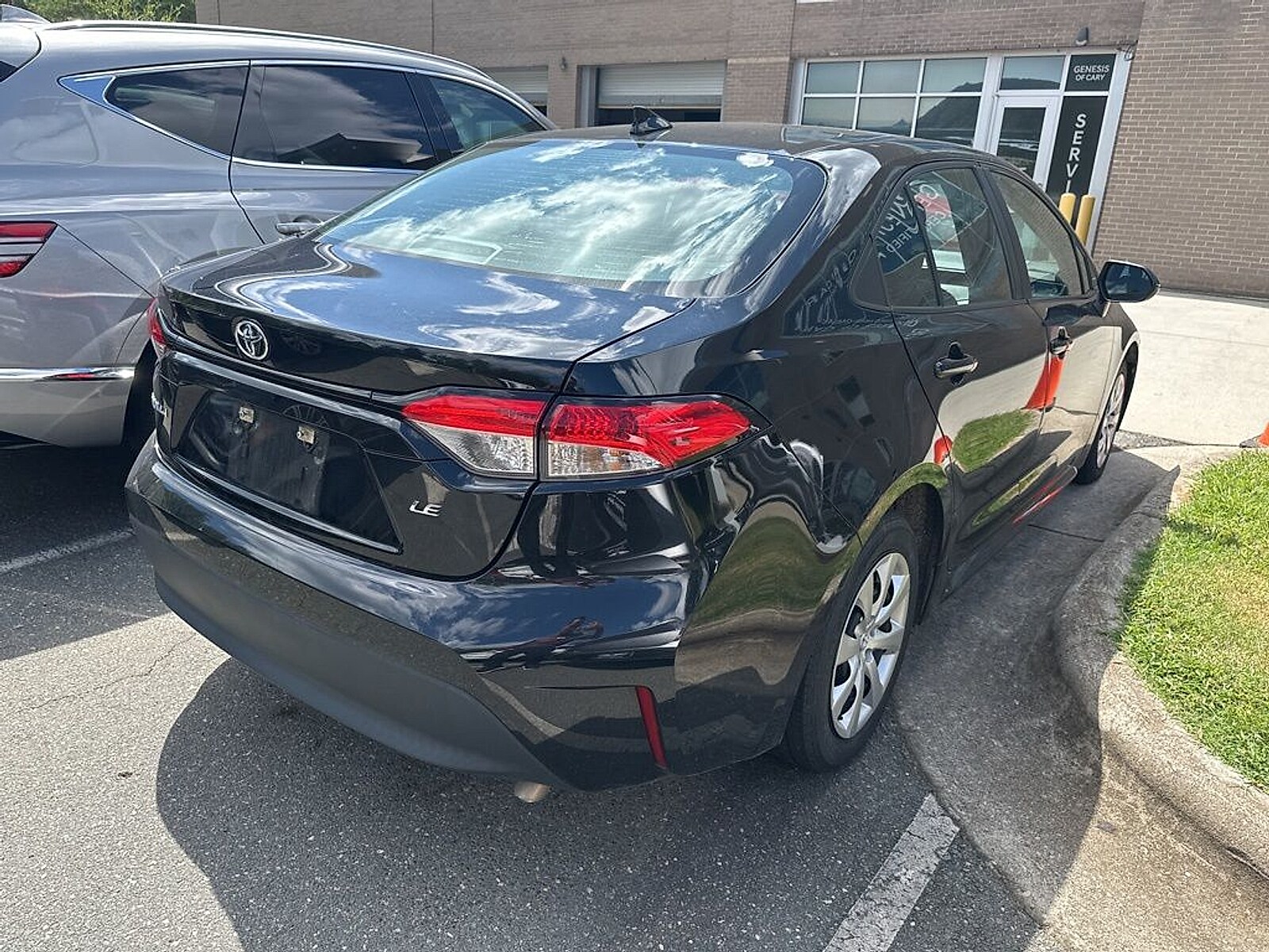 2023 Toyota Corolla LE photo 3