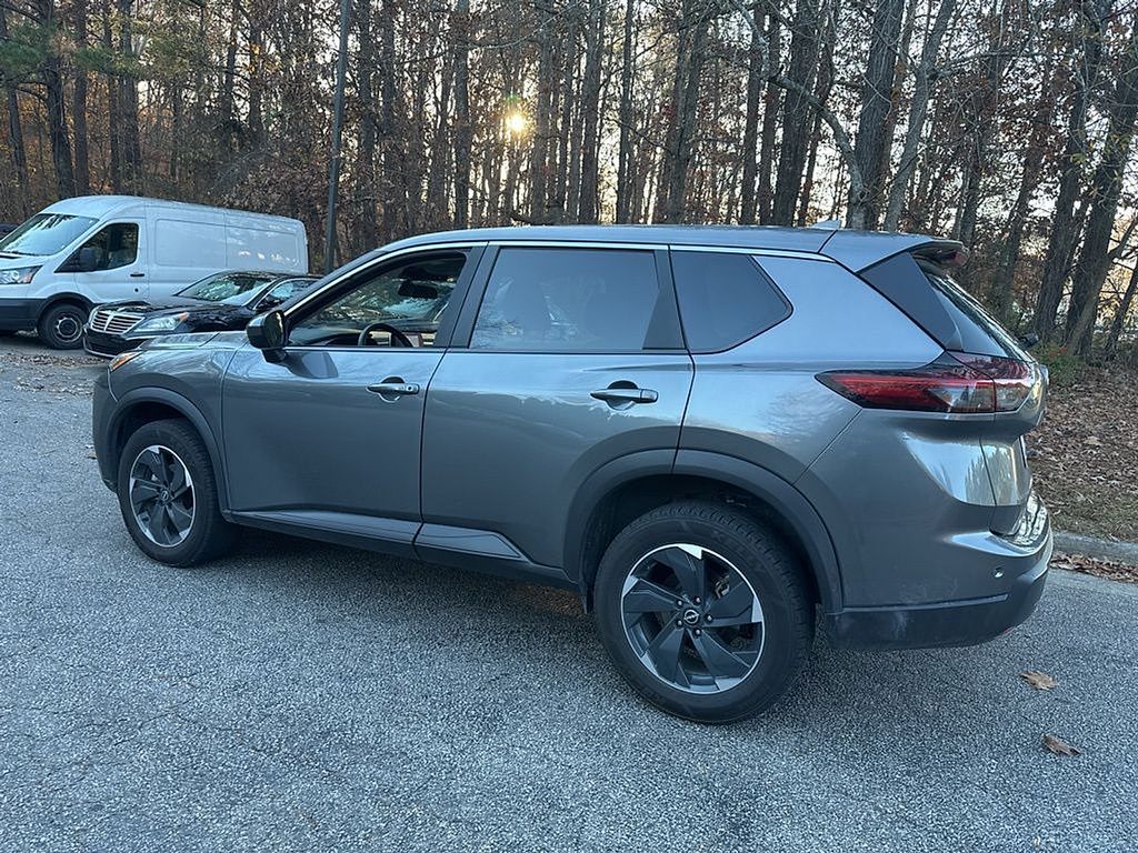 2024 Nissan Rogue SV photo 4