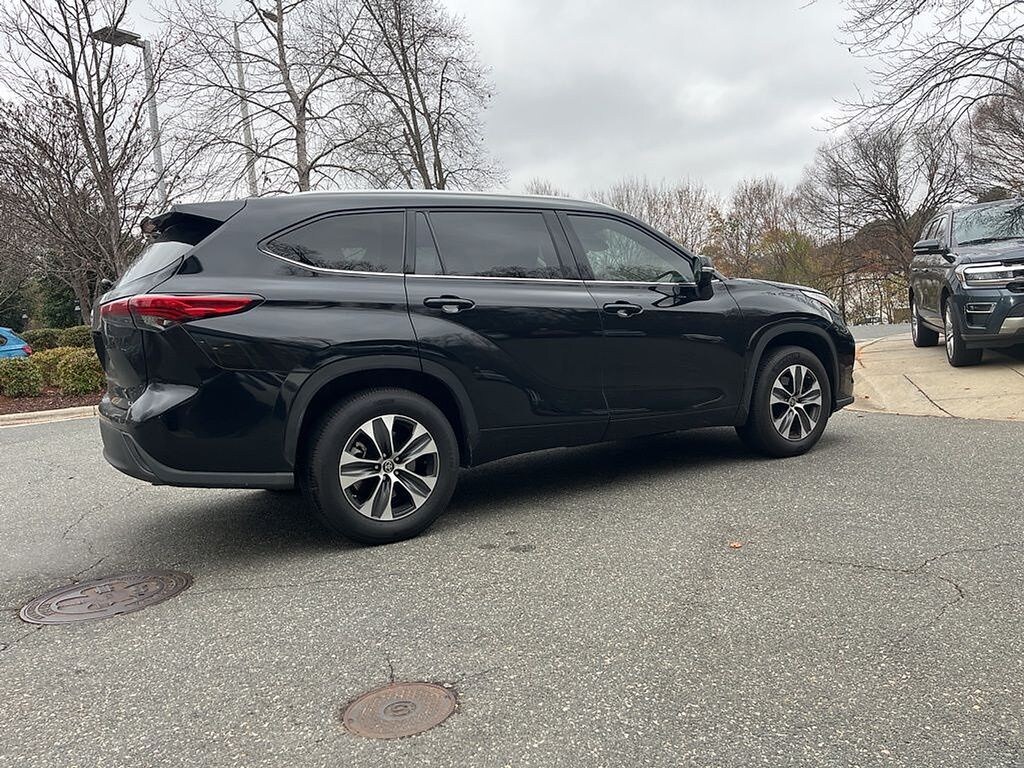 Used 2022 Toyota Highlander XLE SUV