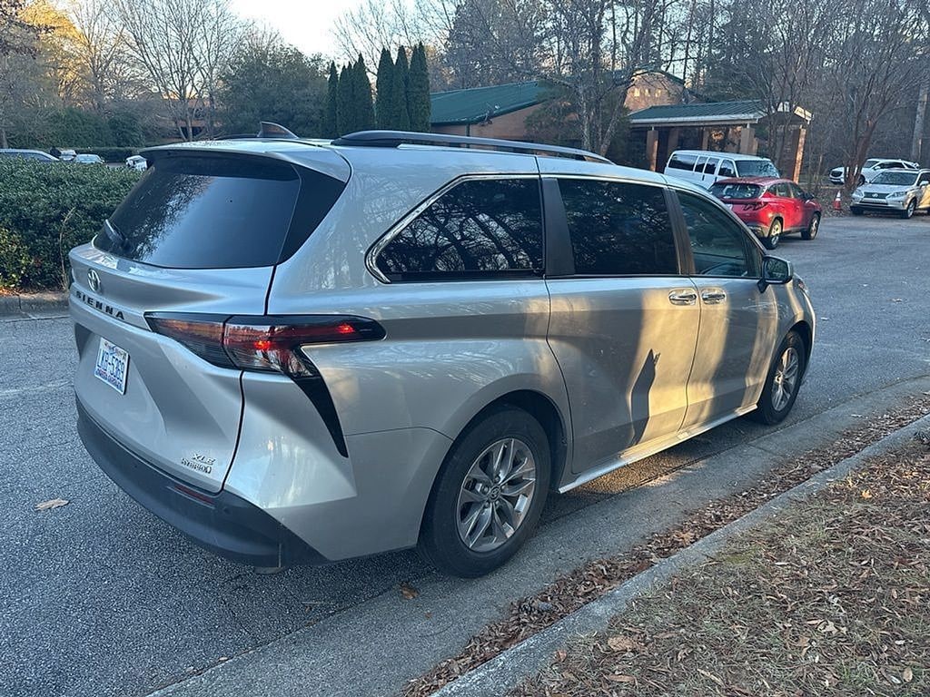 Used 2024 Toyota Sienna XLE Minivan/Van