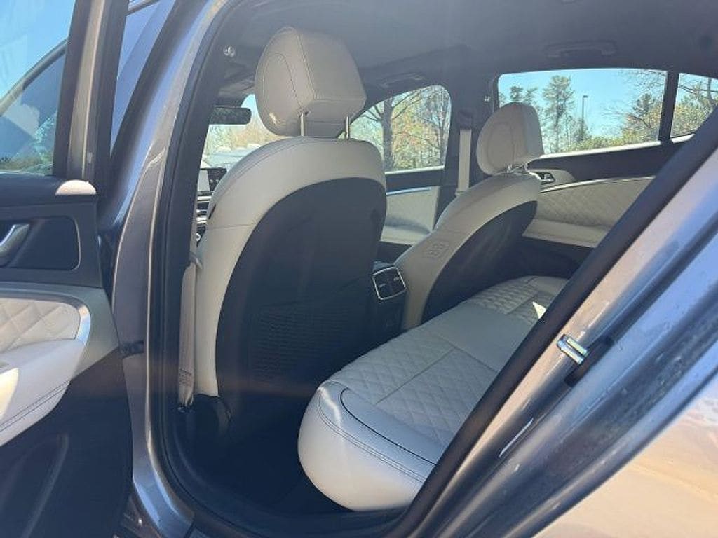 2025 GENESIS G70 Sport Advanced - Photo 8