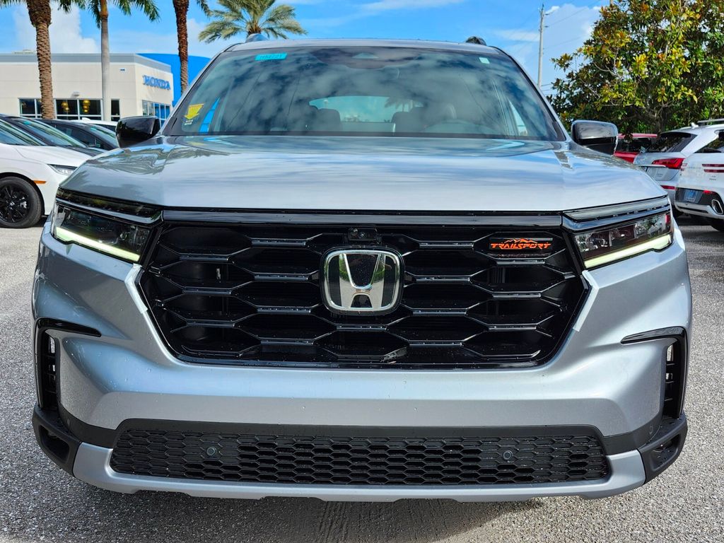 2025 Honda Pilot TrailSport photo 2