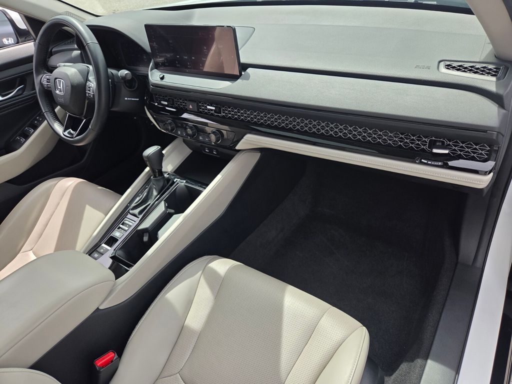 2024 Honda Accord Hybrid EX-L - Photo 18