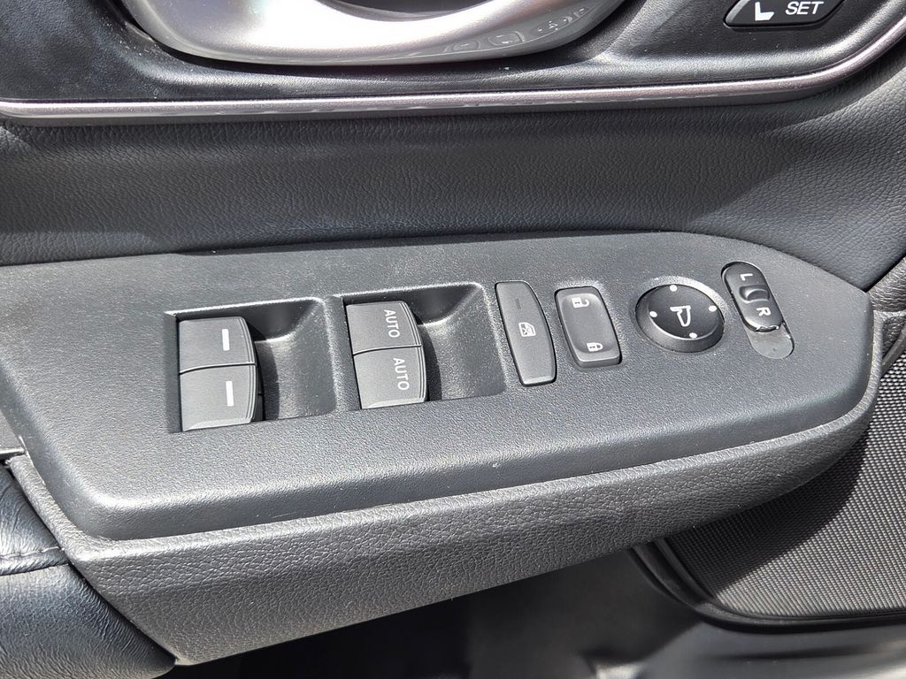 2017 Honda CR-V Touring - Photo 32