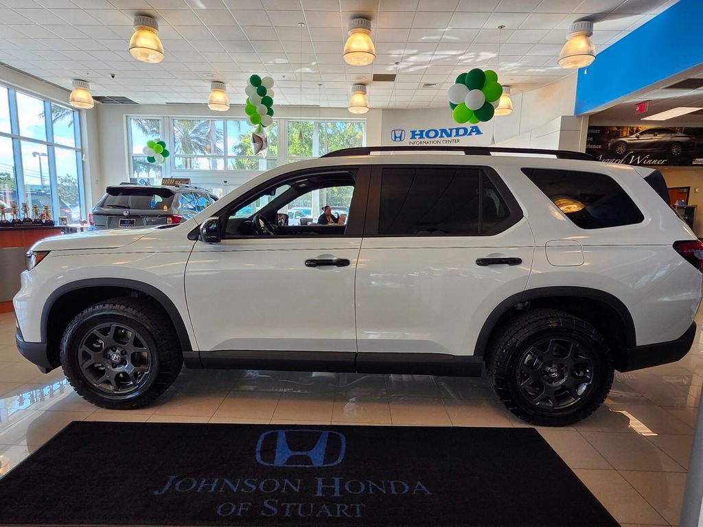 2025 Honda Pilot TrailSport photo 4