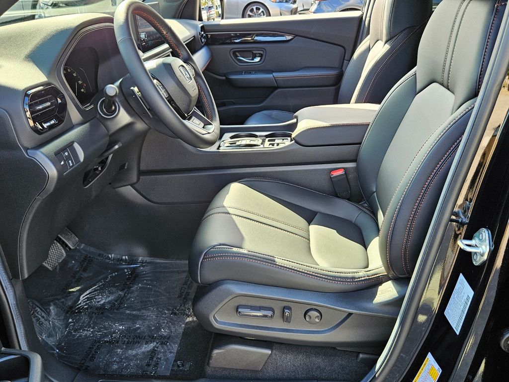 2025 Honda Pilot TrailSport photo 4