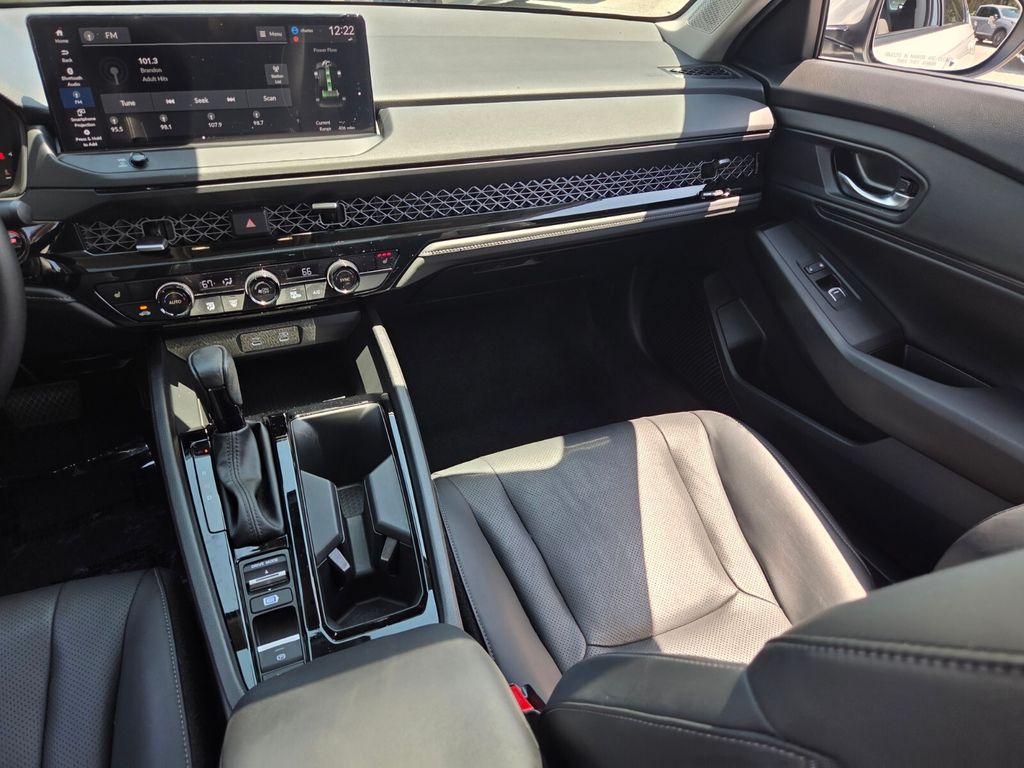 2024 Honda Accord Hybrid EX-L - Photo 14