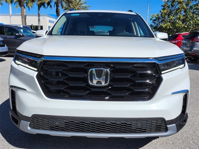 2025 Honda Pilot Touring photo 2