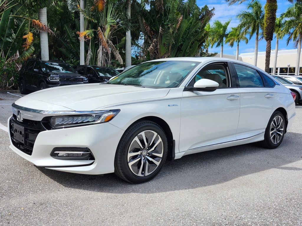 2020 Honda Accord Hybrid Touring photo 3