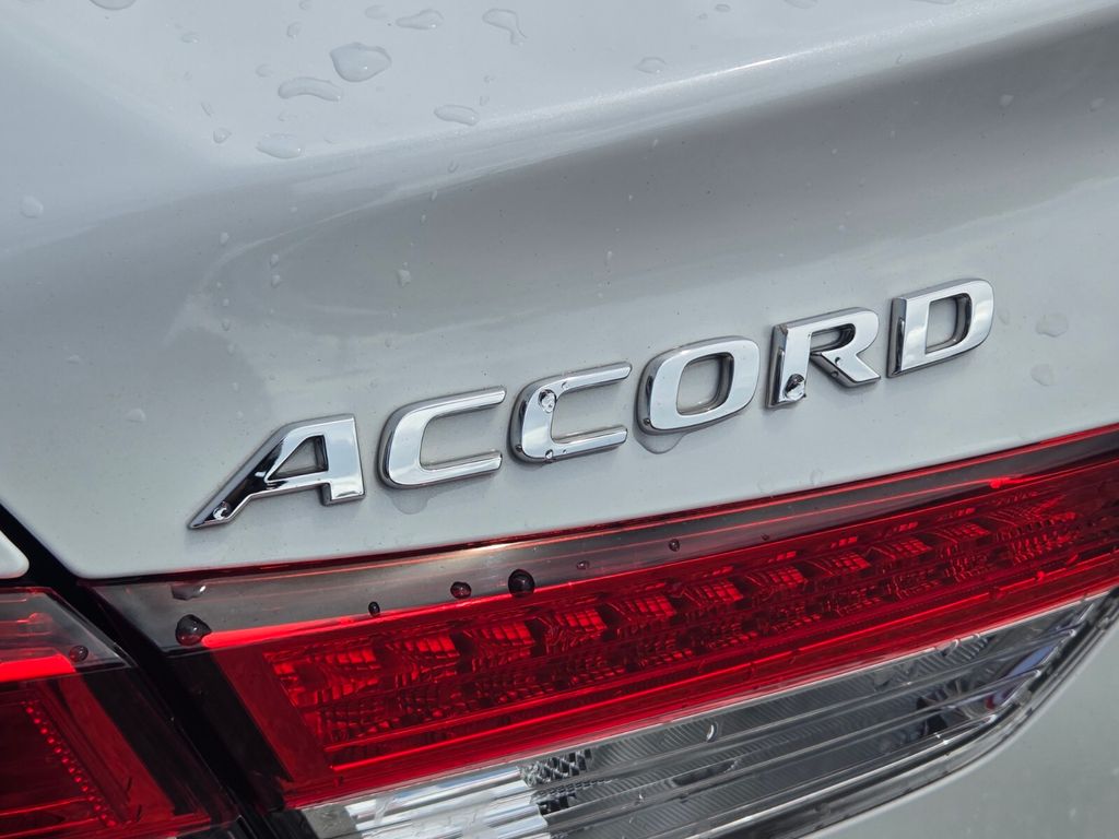 2021 Honda Accord Hybrid - Photo 14