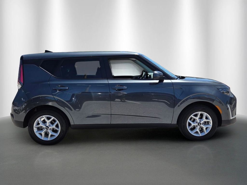 Used 2025 Kia Soul LX Hatchback