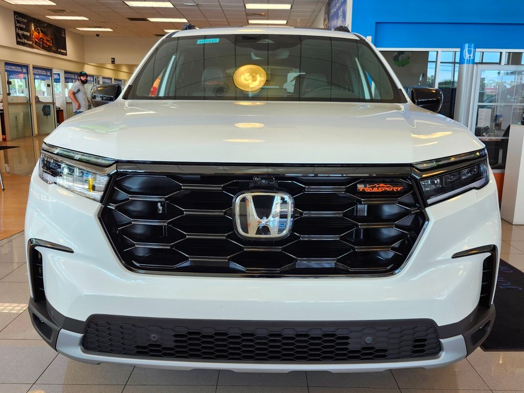 2025 Honda Pilot TrailSport photo 2