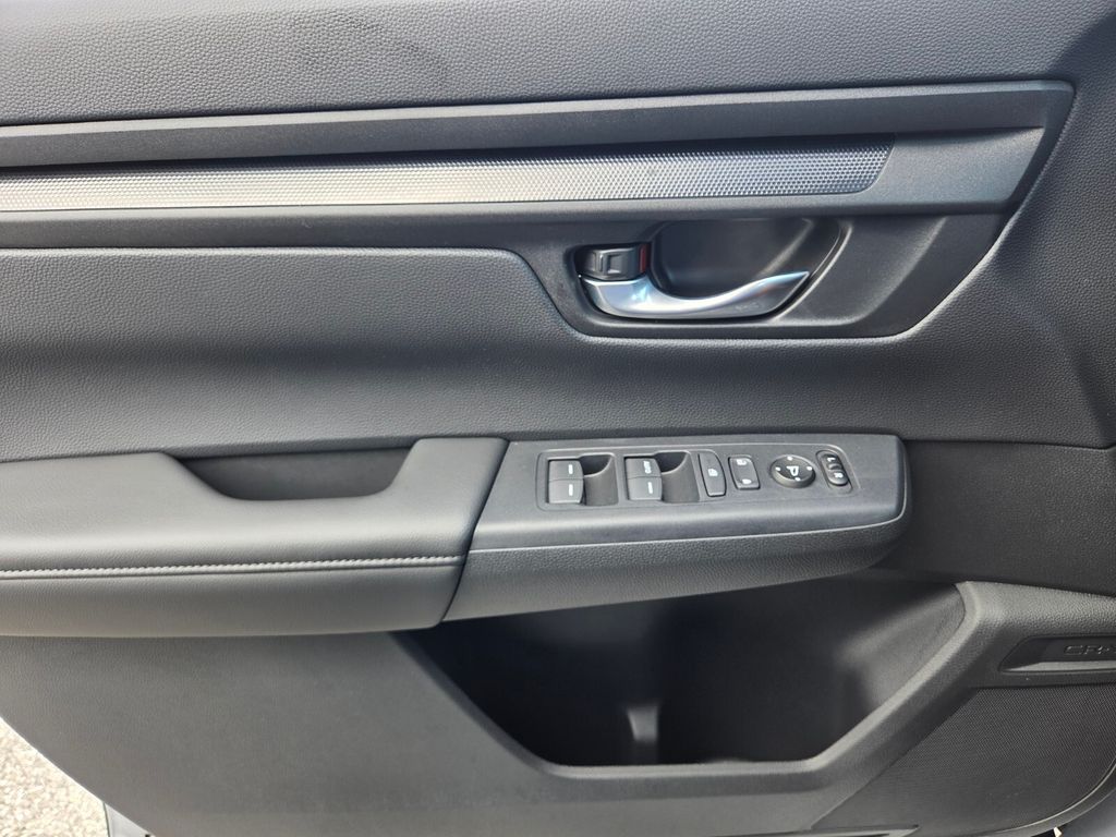 2025 Honda CR-V LX - Photo 28