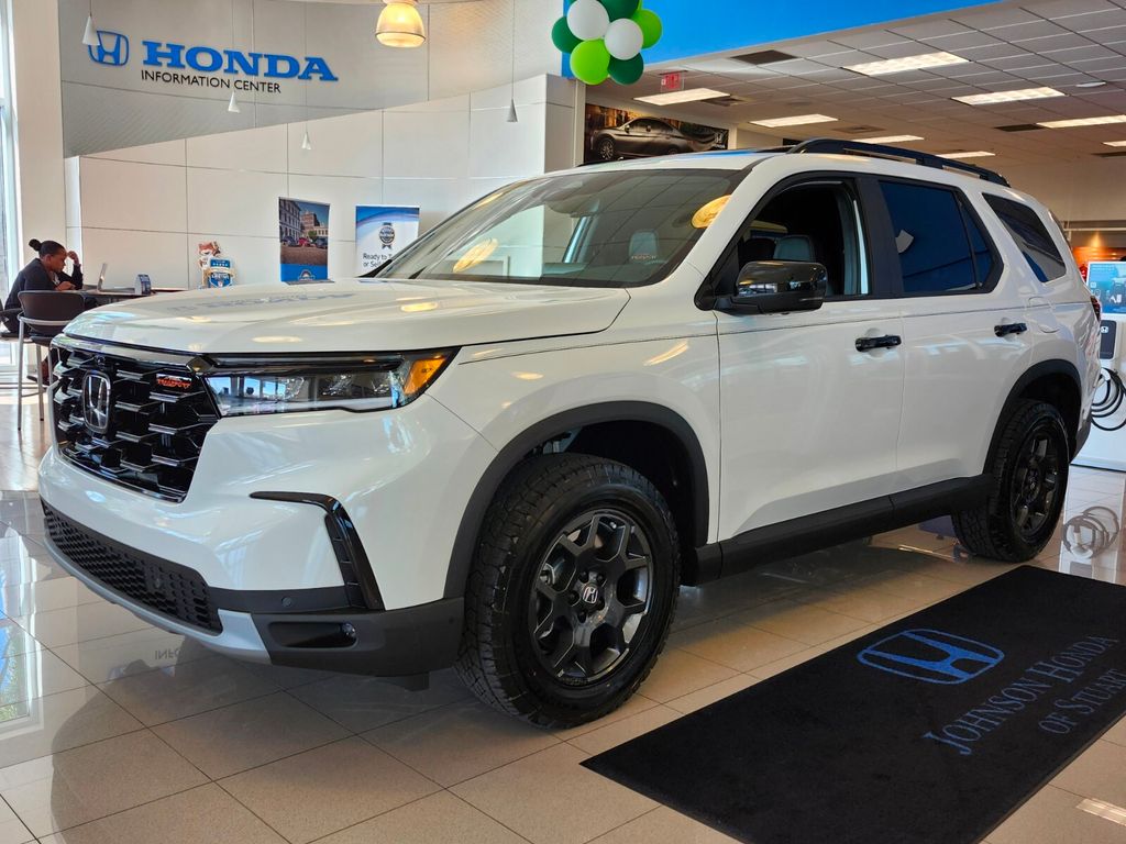 2025 Honda Pilot TrailSport photo 3