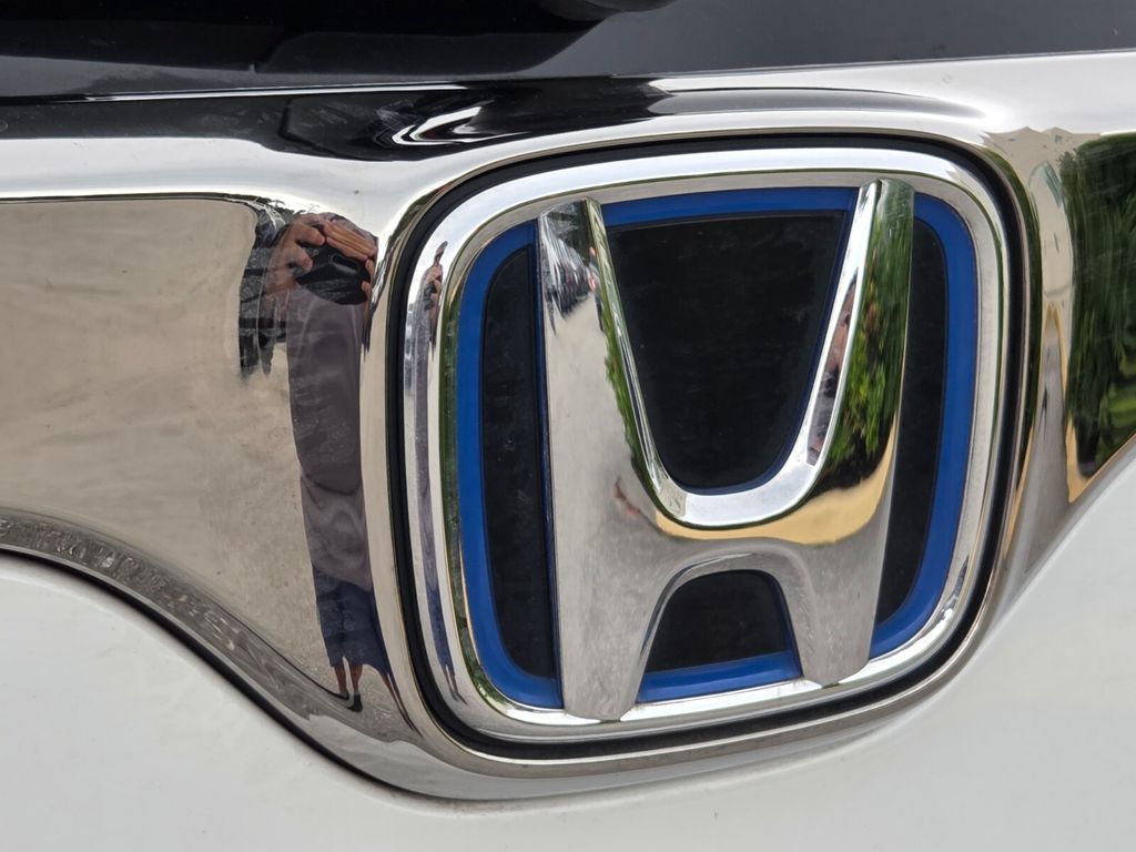 2022 Honda CR-V Touring - Photo 16