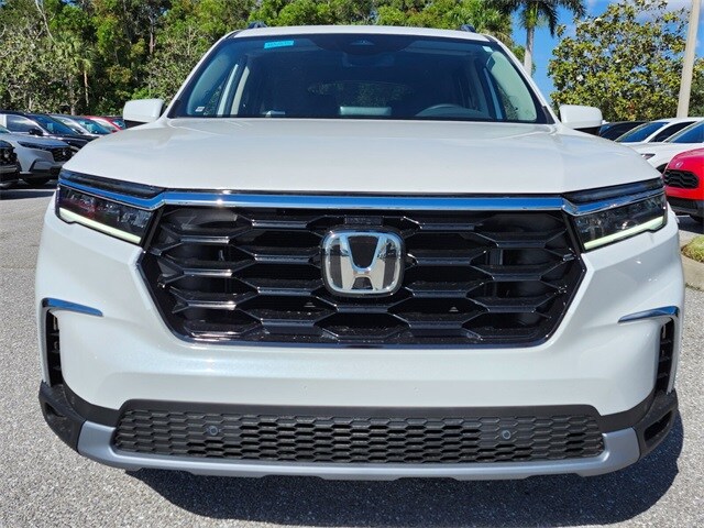 2025 Honda Pilot Touring photo 2