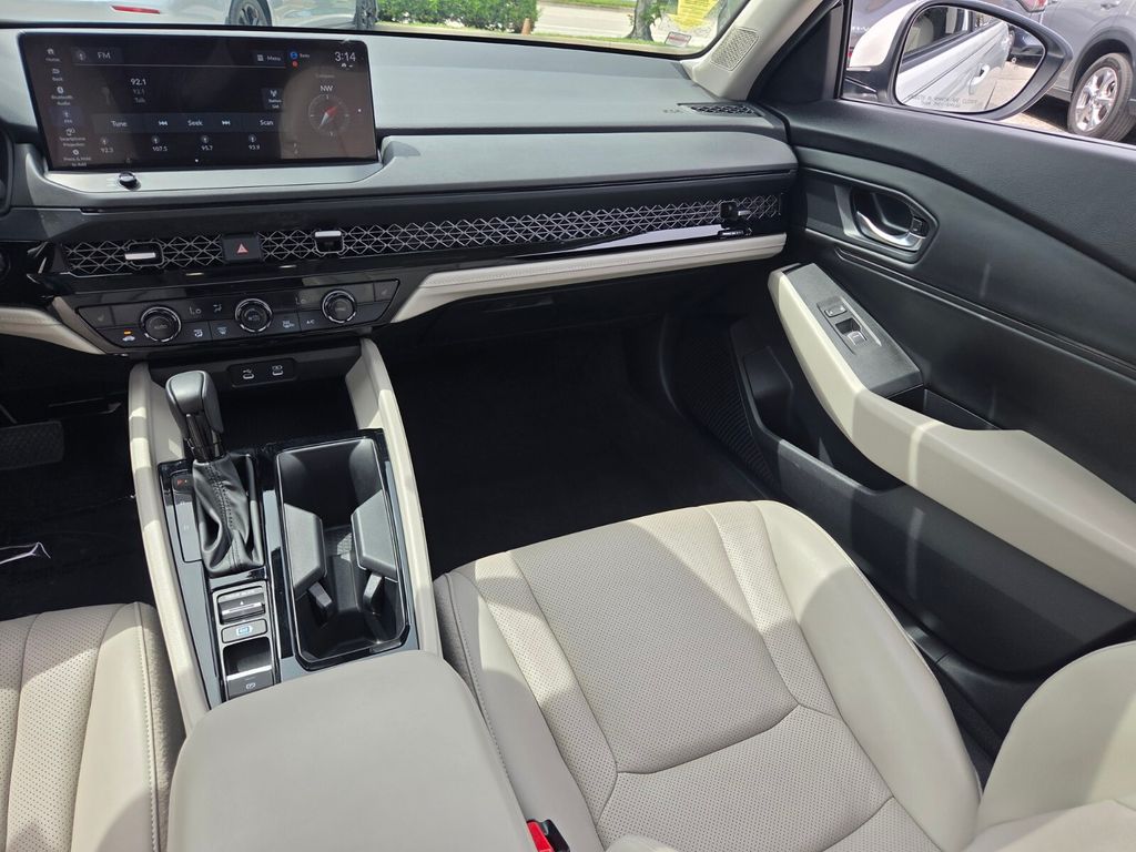 2024 Honda Accord Hybrid EX-L - Photo 14