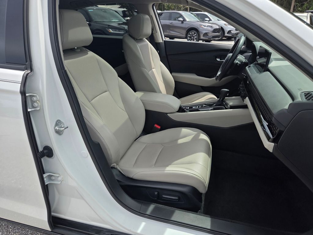 2024 Honda Accord Hybrid EX-L - Photo 19