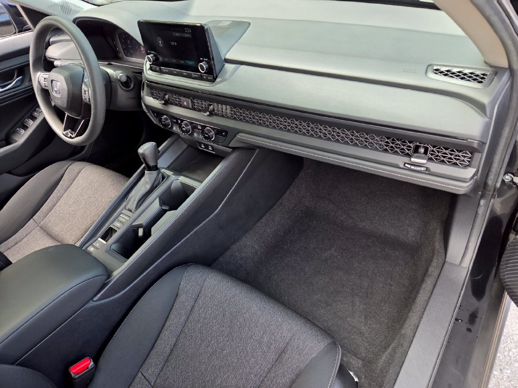 2025 Honda Accord SE - Photo 17