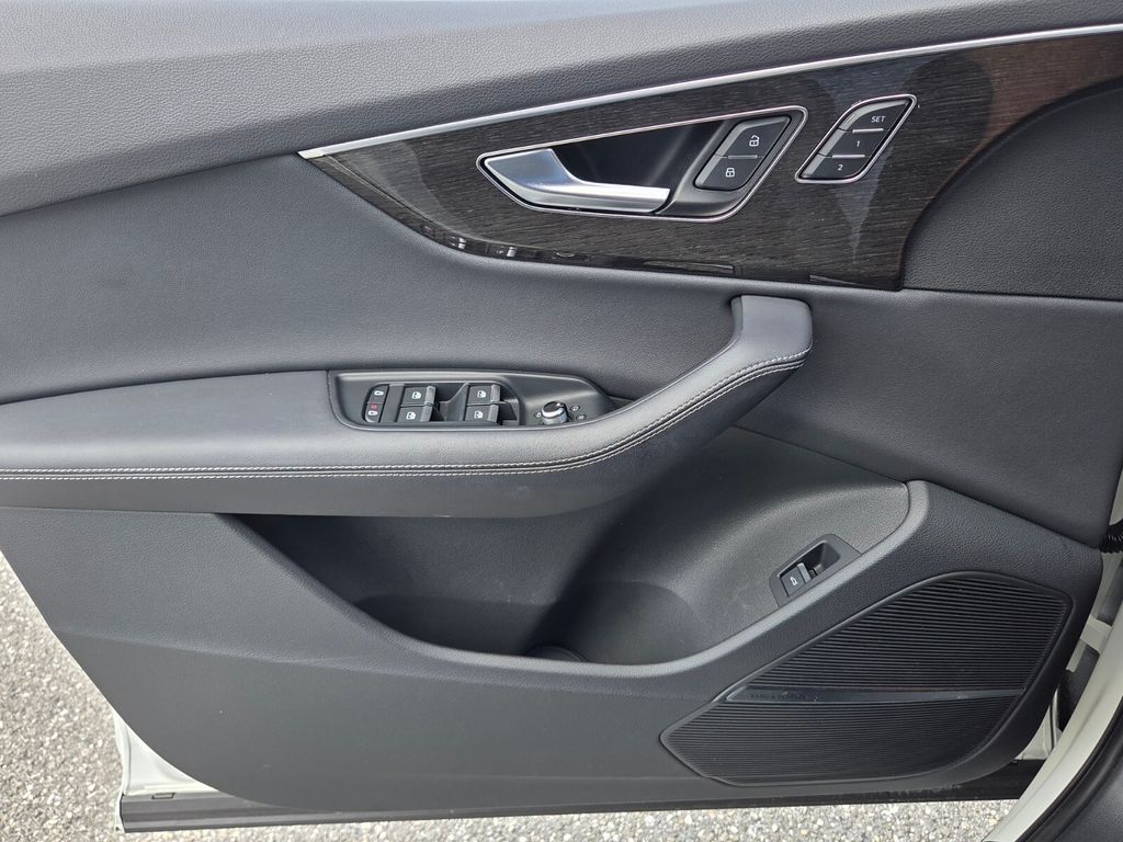 2025 Audi Q7 Premium Plus - Photo 31
