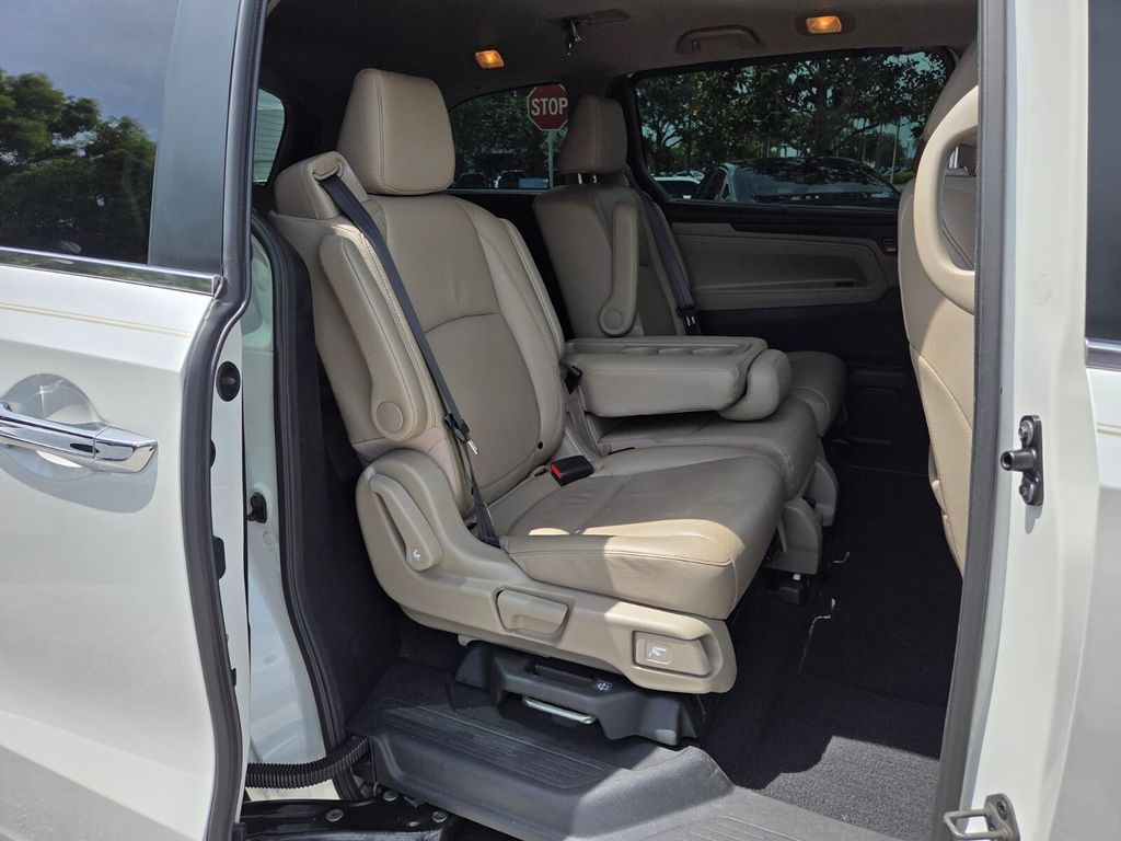 2022 Honda Odyssey EX-L - Photo 16