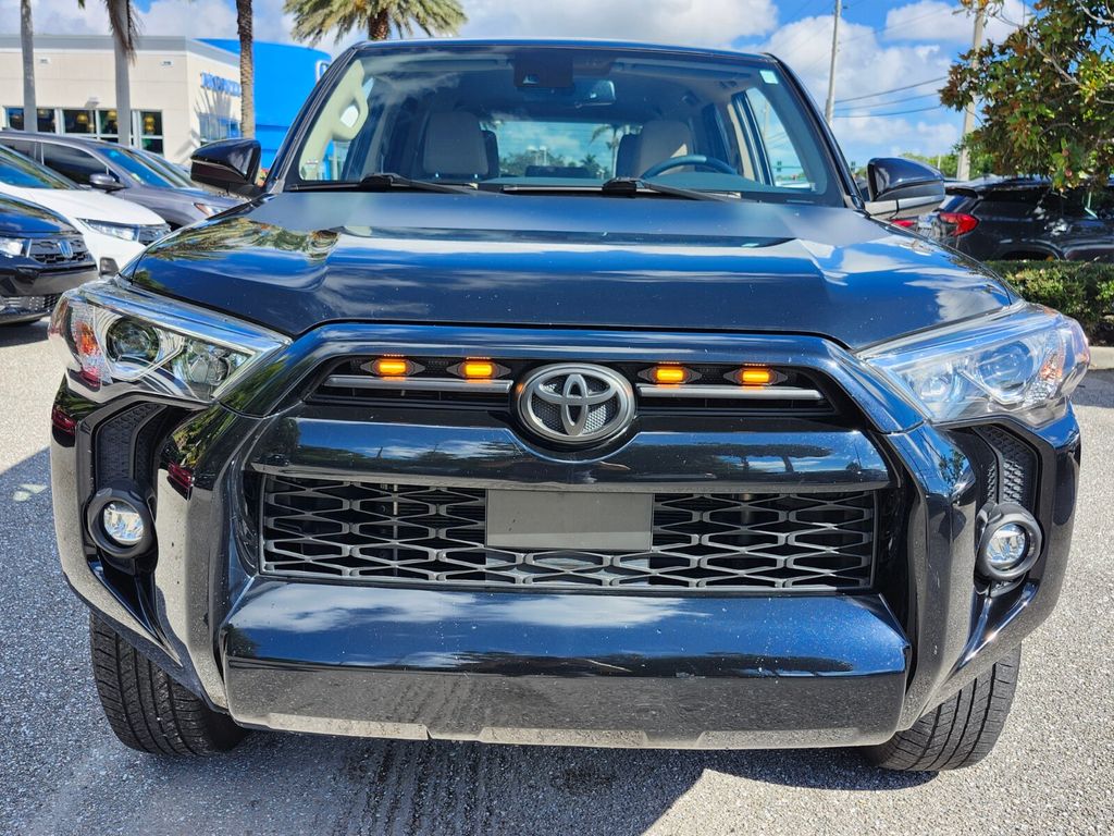 2021 Toyota 4Runner SR5 photo 2