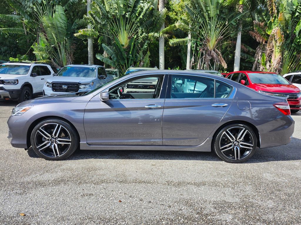 2017 Honda Accord Touring photo 4