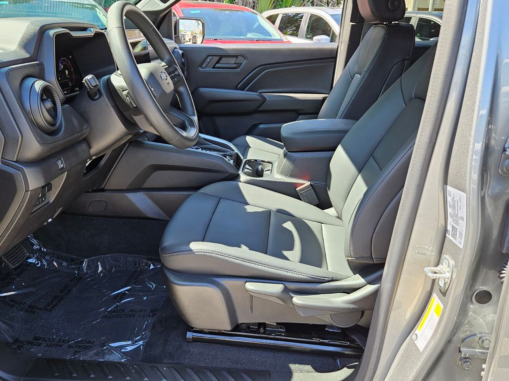 2024 Chevrolet Colorado Trail Boss photo 2