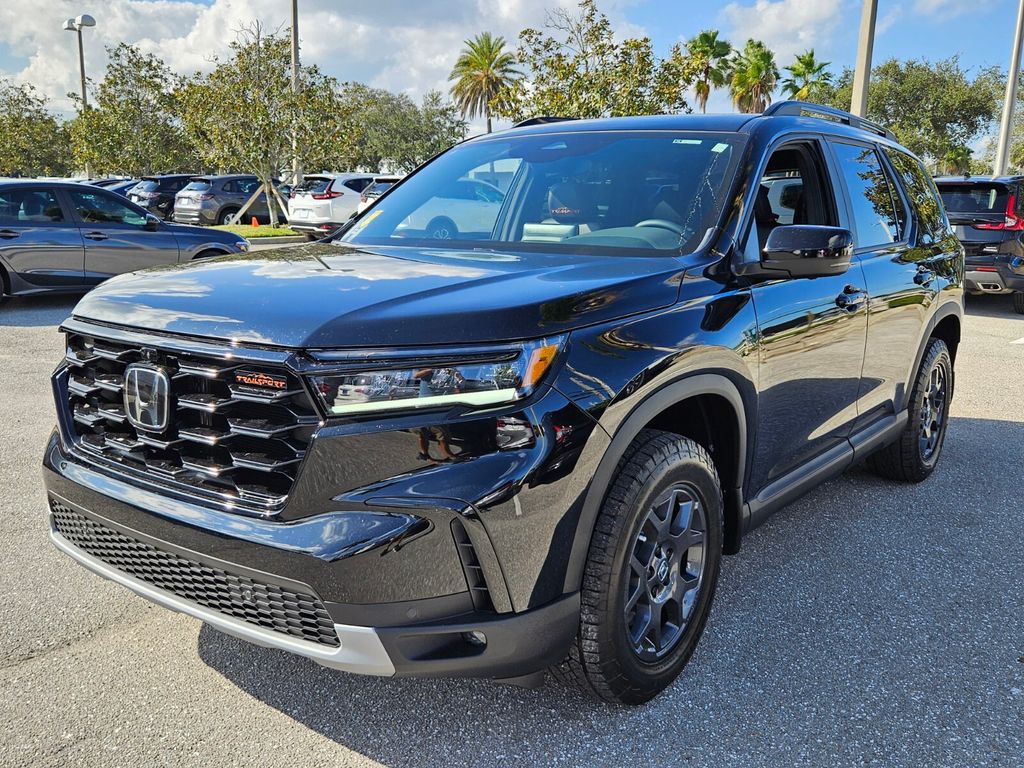 2025 Honda Pilot TrailSport photo 3