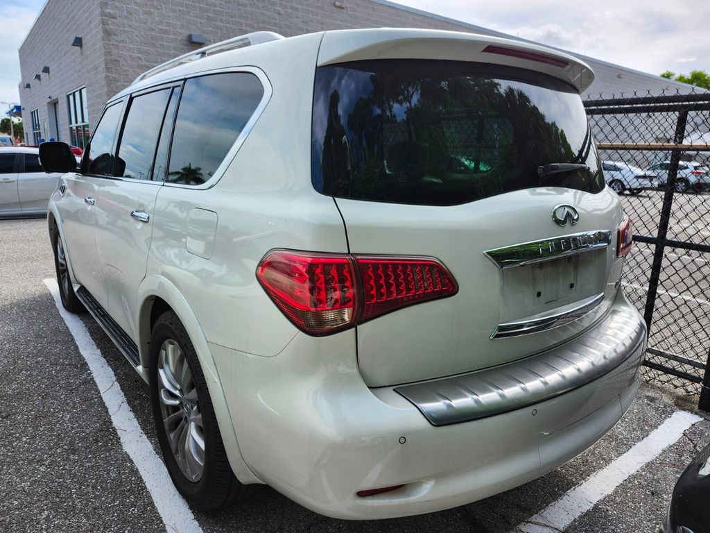 2017 Infiniti QX80 photo 2