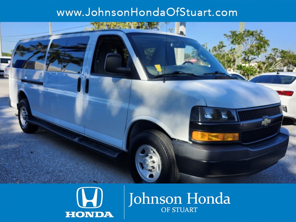 2023 Chevrolet Express Passenger LS's photo