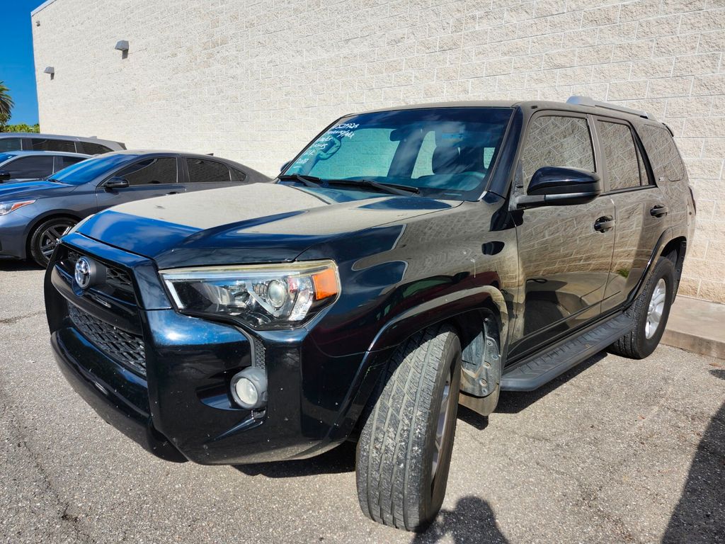 2018 Toyota 4Runner SR5 photo 3