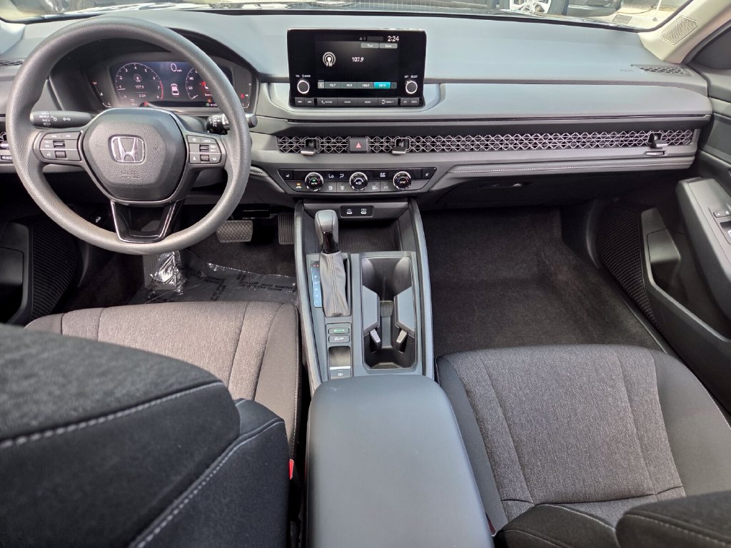 2025 Honda Accord SE - Photo 13