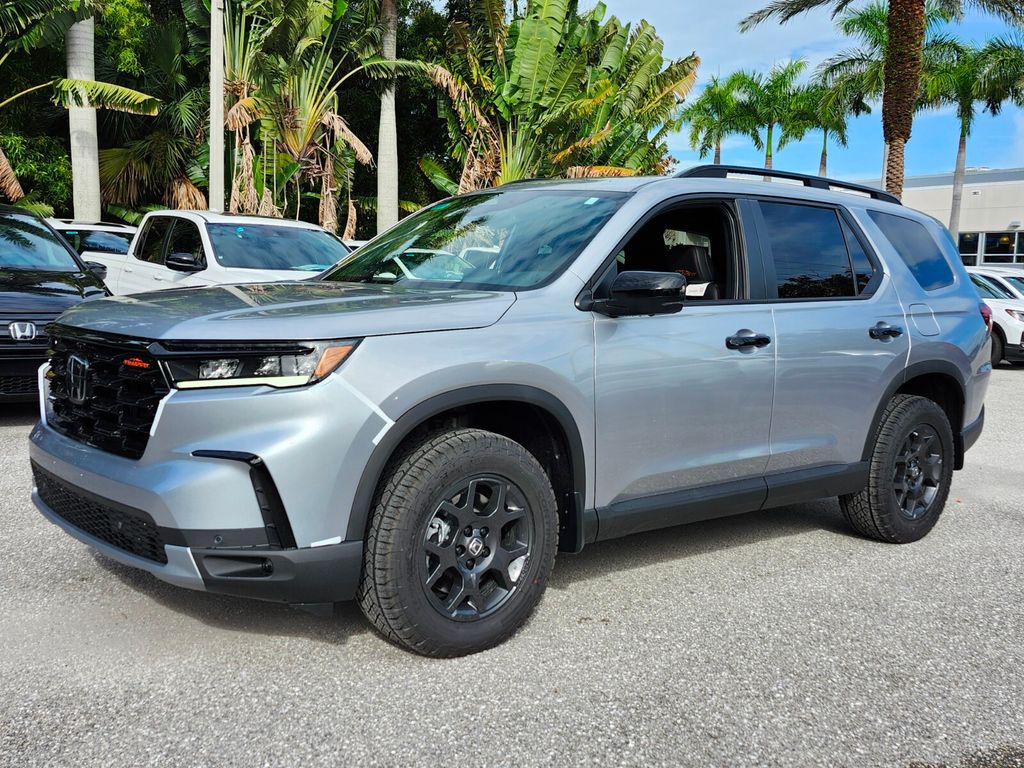 2025 Honda Pilot TrailSport photo 3