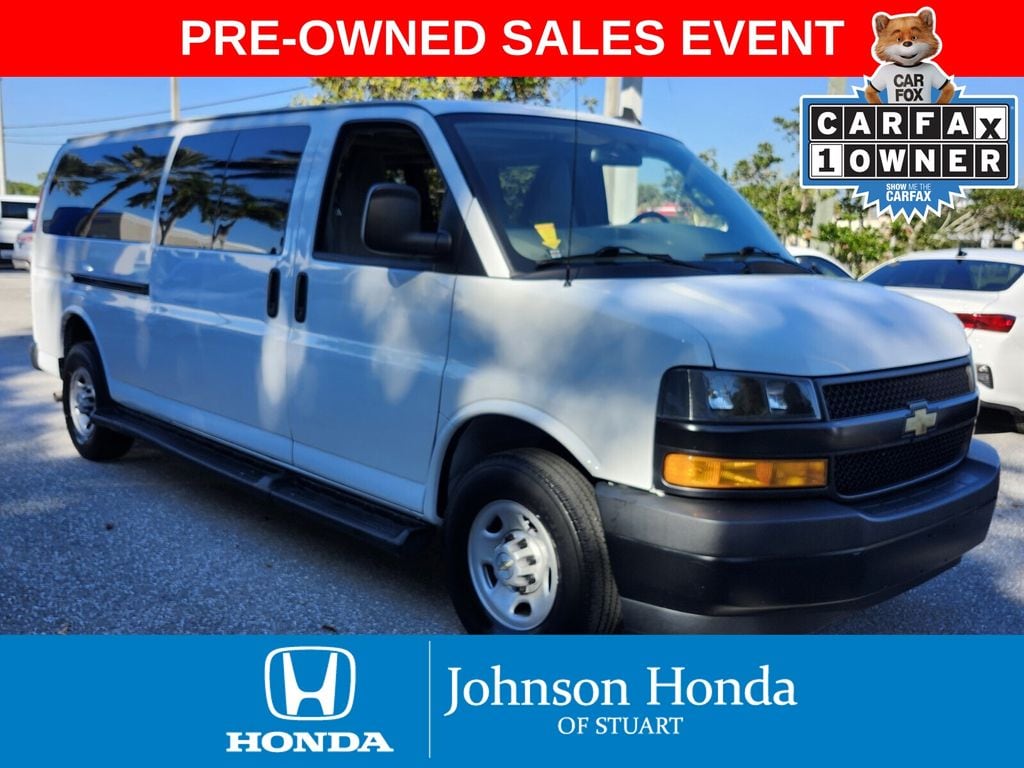 2023 Chevrolet Express Passenger LS's photo