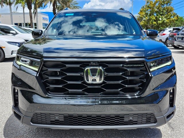 2025 Honda Pilot Black Edition photo 2
