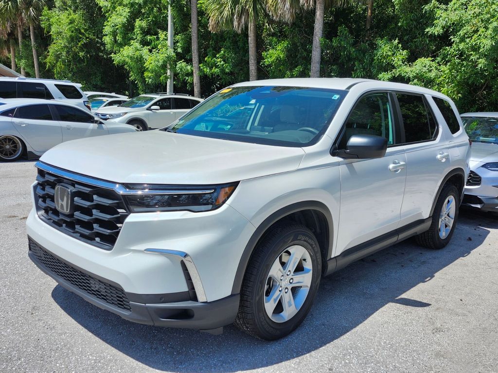 2023 Honda Pilot LX photo 3