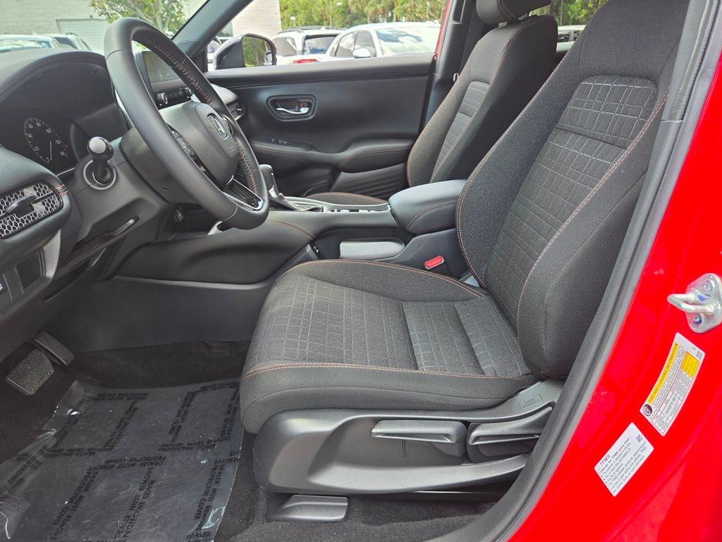 2025 Honda HR-V Sport - Photo 9