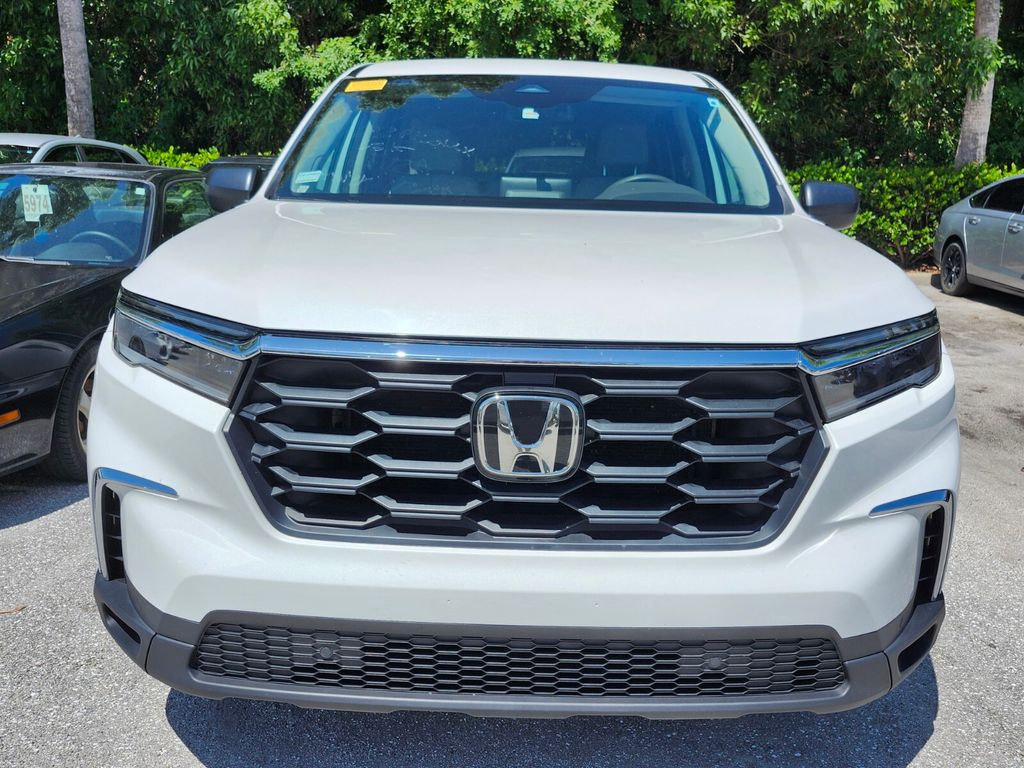 2023 Honda Pilot LX photo 2