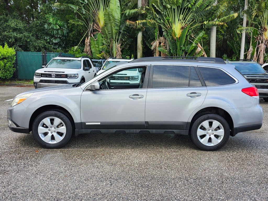 2010 Subaru Outback 2.5i Limited photo 3