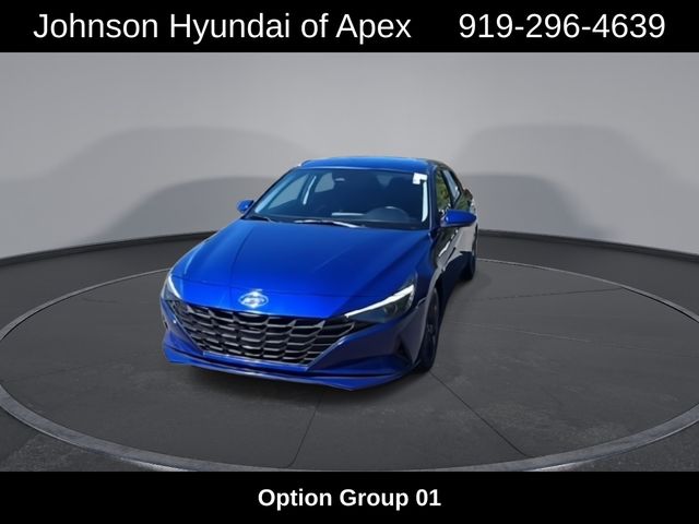 2022 Hyundai Elantra SEL photo 2