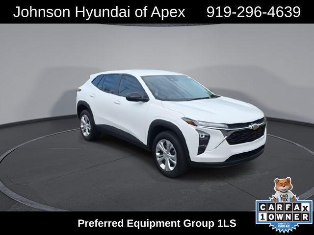 2024 Chevrolet Trax LS photo 2